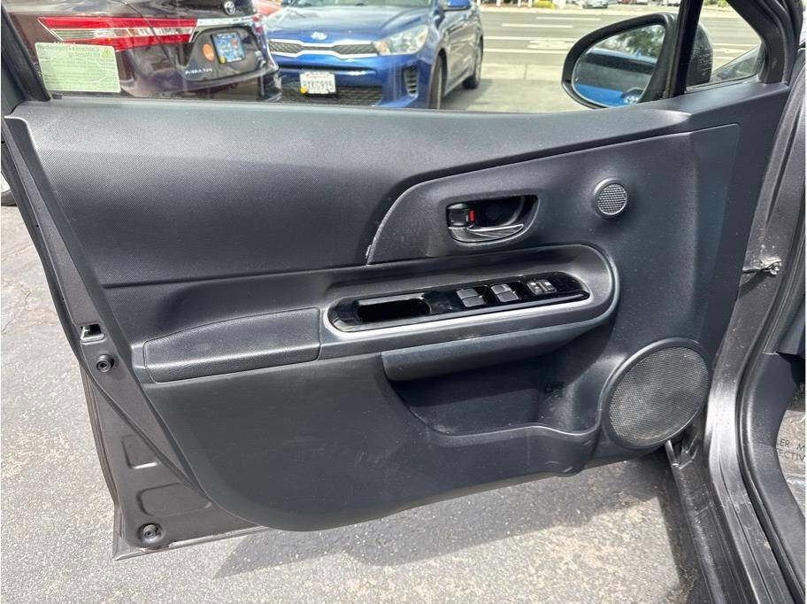 Used 2015 Toyota Prius C Two image 5