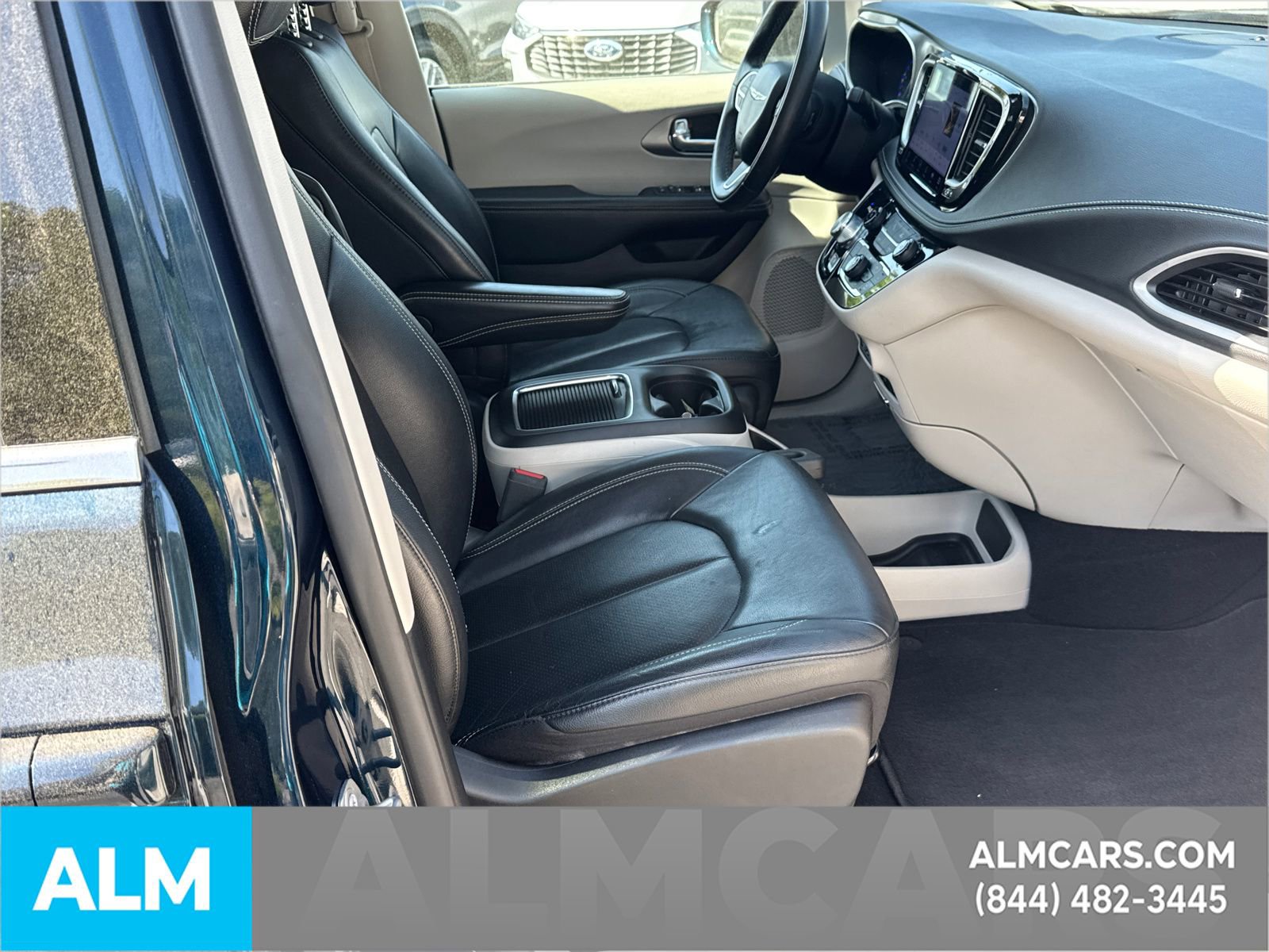 Used 2022 Chrysler Pacifica Touring-L image 16