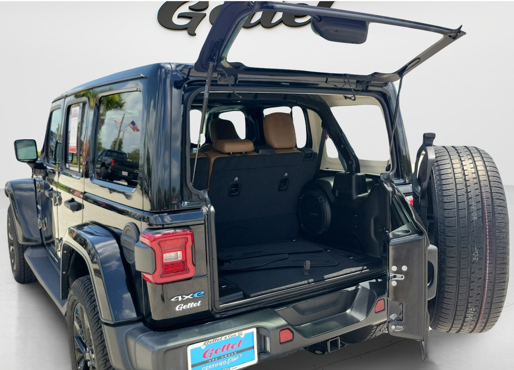 Used 2022 Jeep Wrangler Unlimited Sahara w/ Cold Weather Group AWD/4WD image 9