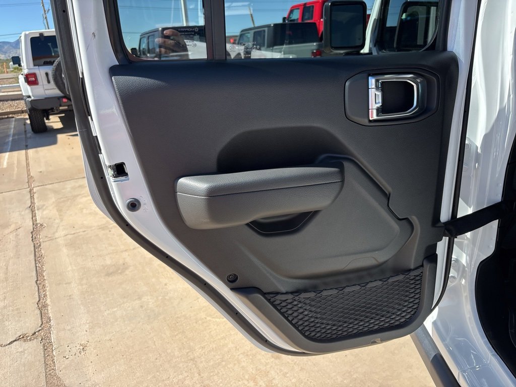 New 2025 Jeep Gladiator Rubicon w/ Convenience Group image 17