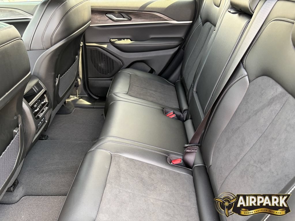 New 2026 Jeep Grand Cherokee Altitude AWD/4WD image 13