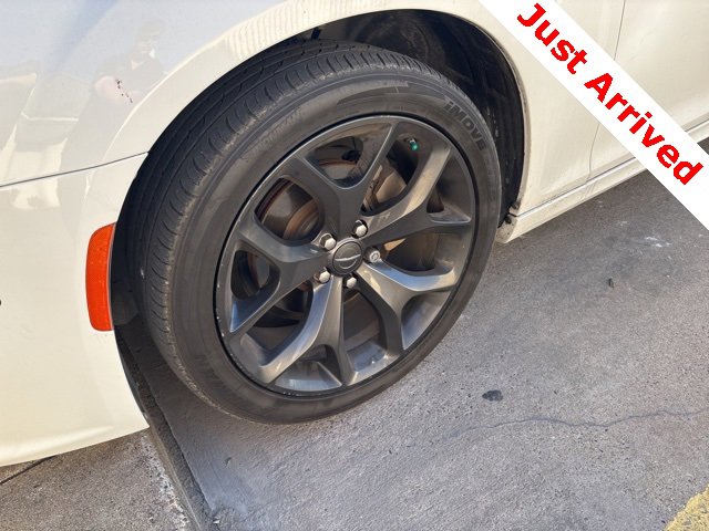 Used 2022 Chrysler 300 Touring L image 5