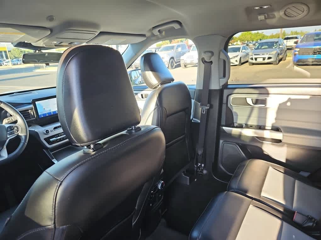 Used 2023 Ford Explorer XLT w/ Equipment Group 202A RWD image 12