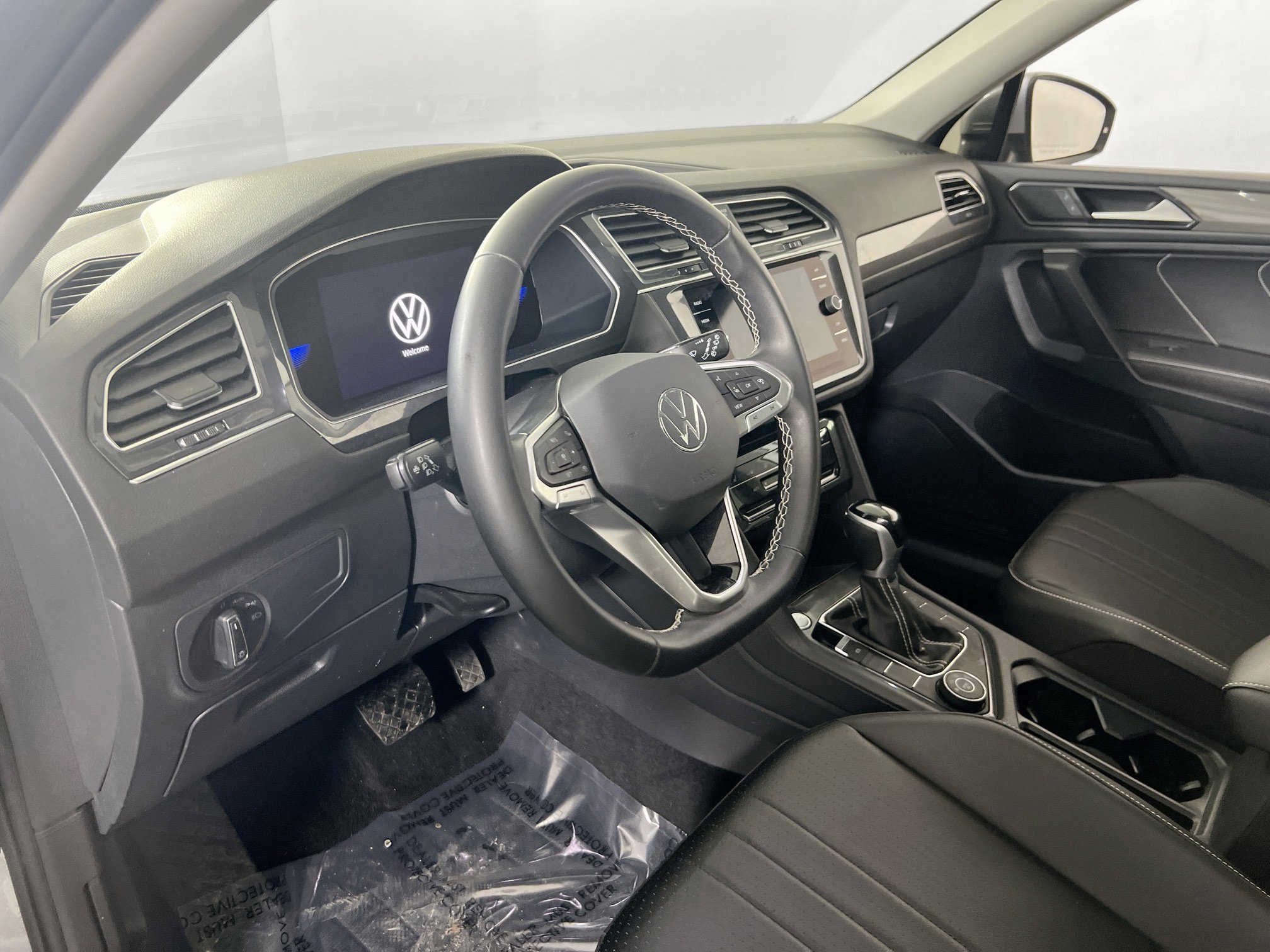 Used 2022 Volkswagen Tiguan SE AWD/4WD image 9
