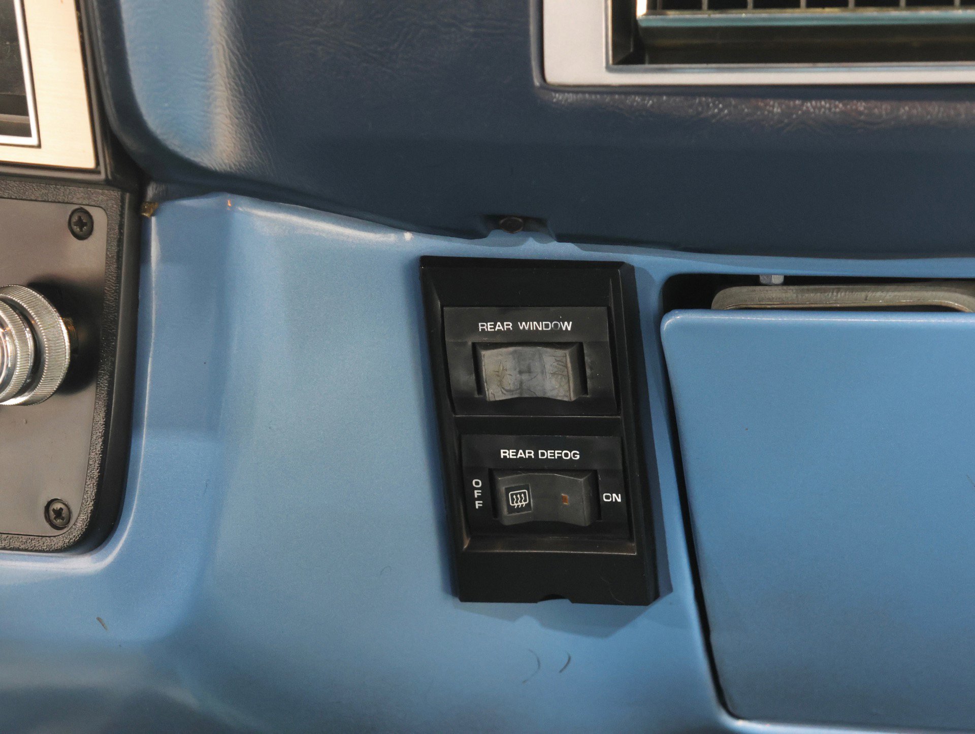 Used 1987 GMC Suburban 2WD image 20