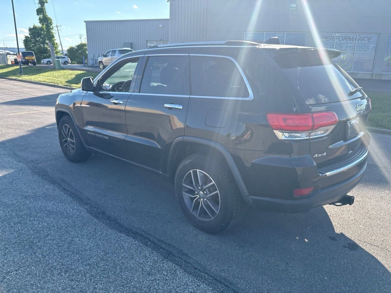 Used 2017 Jeep Grand Cherokee Limited AWD/4WD image 6