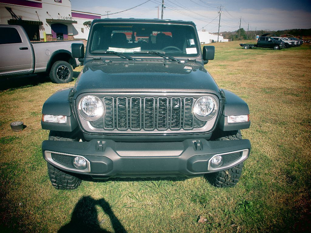 New 2025 Jeep Gladiator Sport AWD/4WD image 2