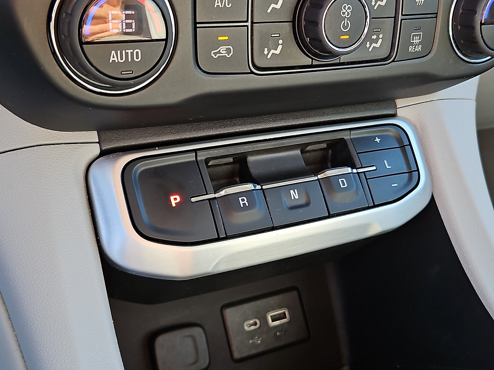 Used 2020 GMC Acadia SLE w/ Driver Convenience Package FWD image 14