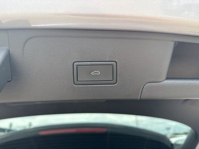 Used 2025 Volkswagen Atlas Cross Sport SEL Premium R-Line image 33