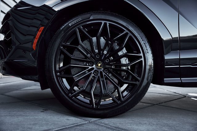 Used 2025 Lamborghini Urus SE image 4