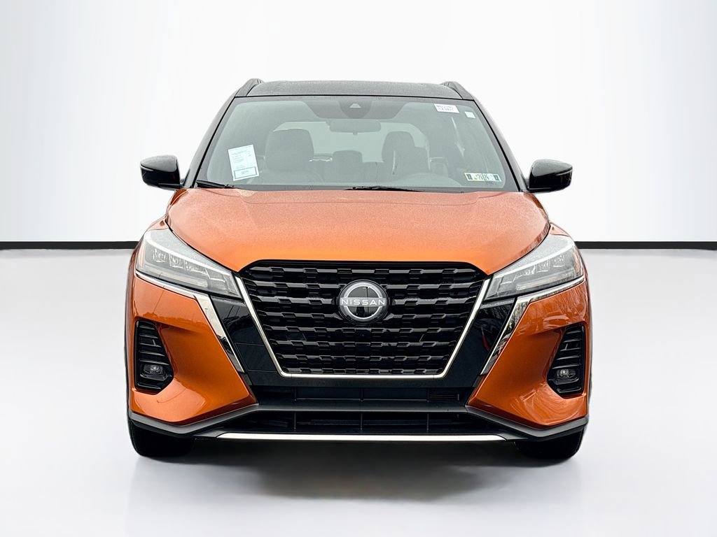 Used 2023 Nissan Kicks SR w/ SR Premium Package image 2