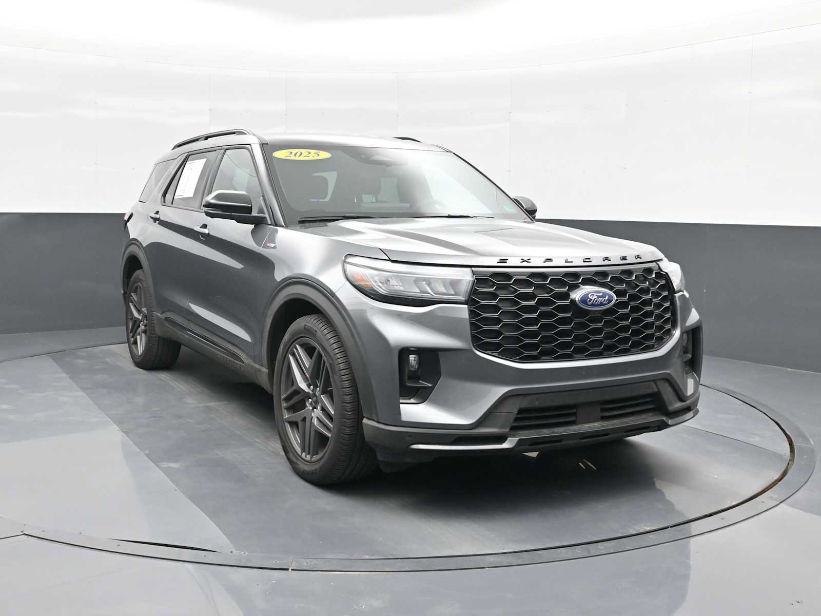 Used 2025 Ford Explorer ST-Line w/ ST-Line Street Pack