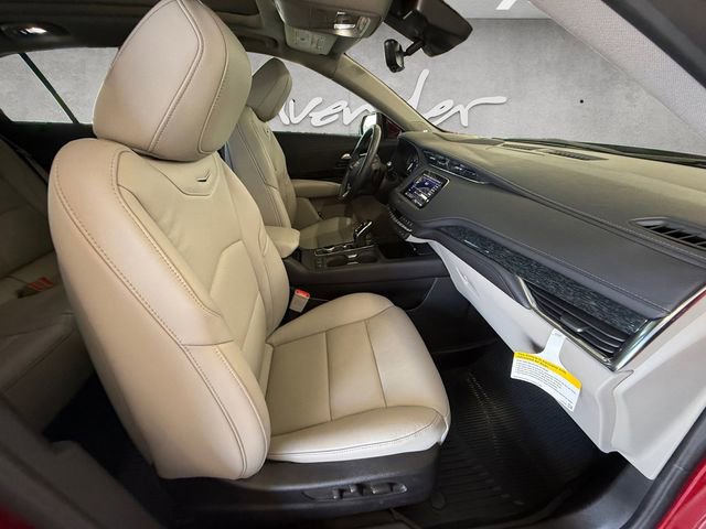Used 2022 Cadillac XT4 Premium Luxury w/ Technology Package FWD image 24