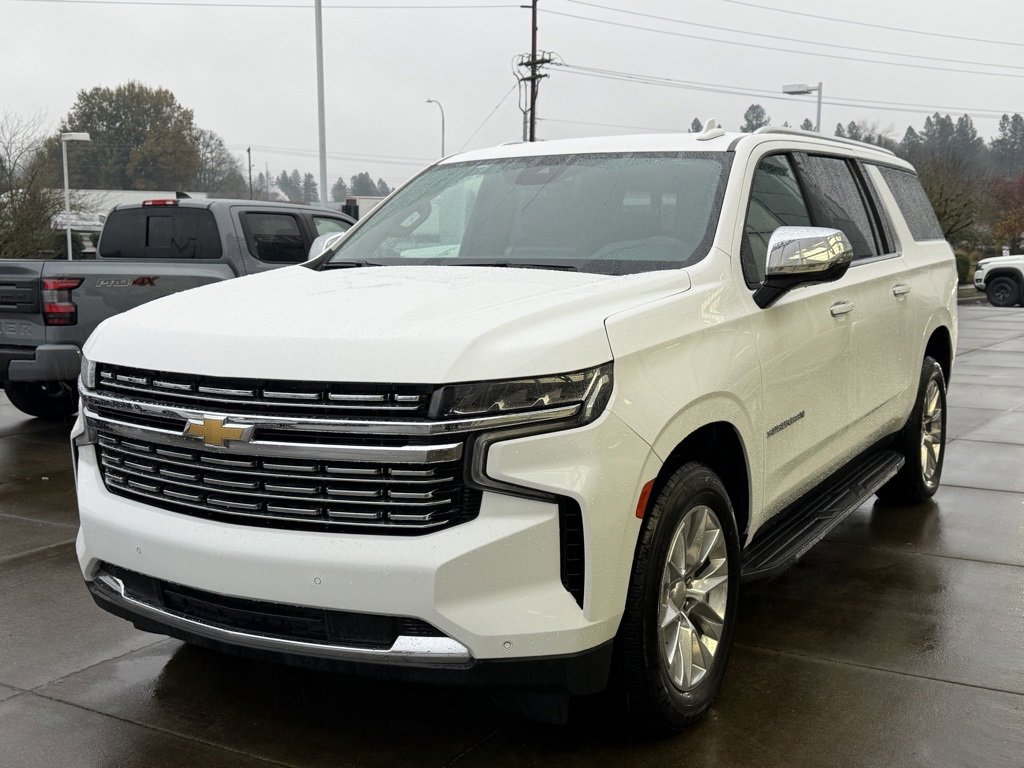 Used 2023 Chevrolet Suburban Premier image 4