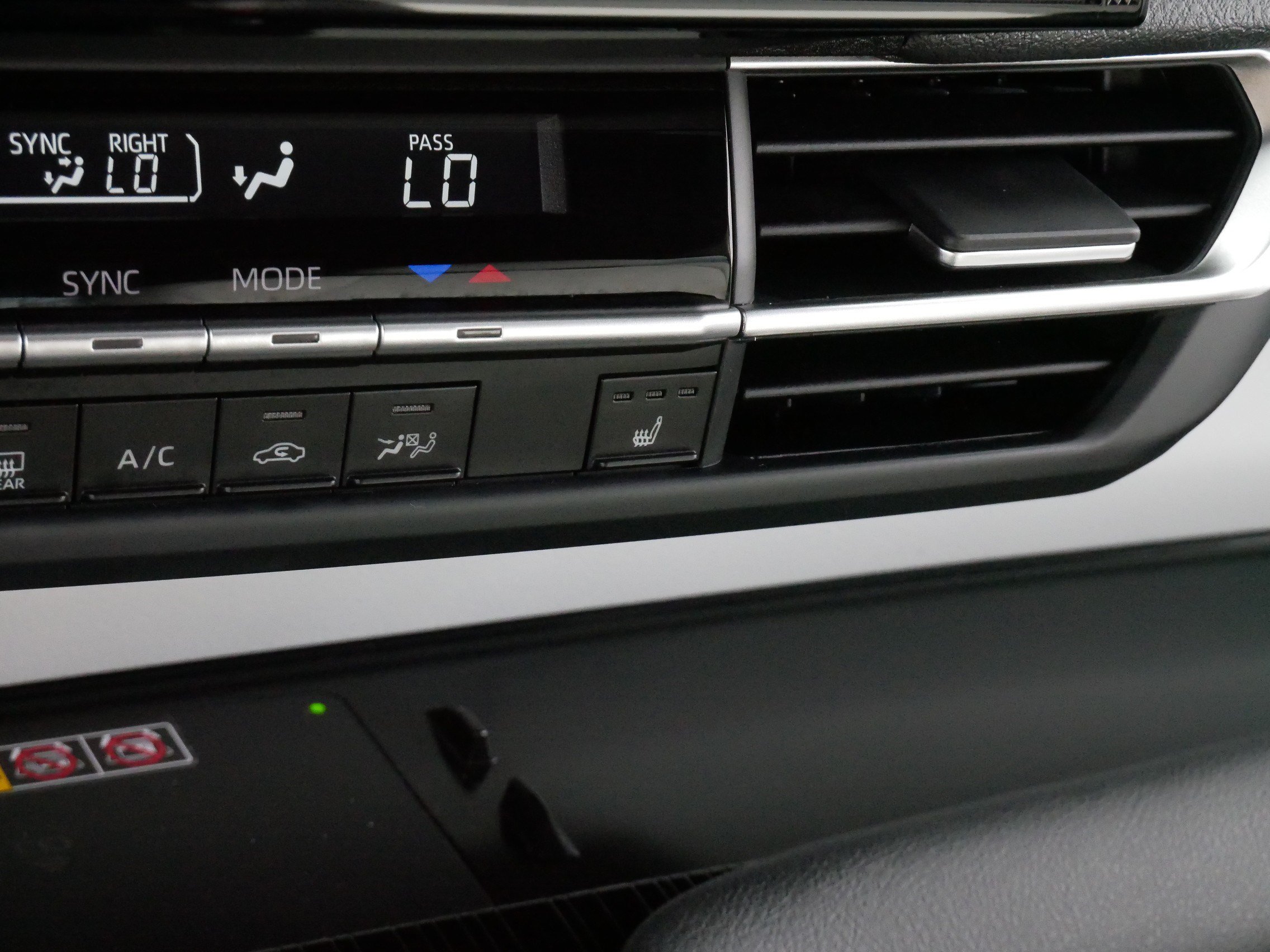 Certified 2026 Toyota Sienna XSE FWD image 31