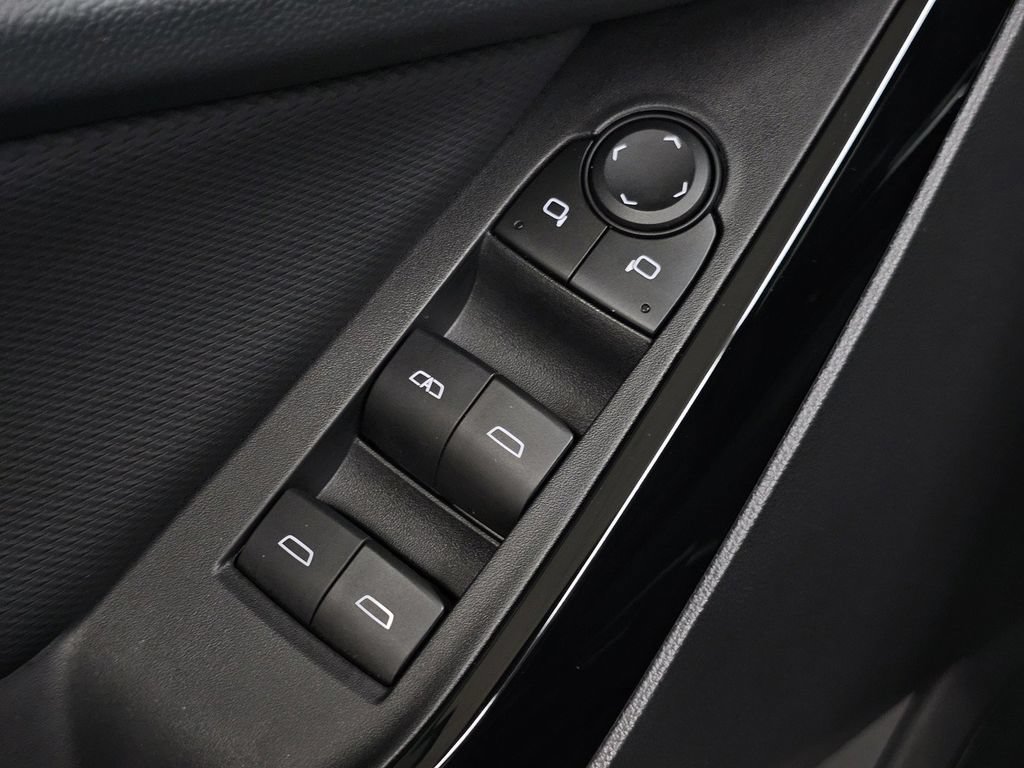 Used 2025 Chevrolet Equinox LT w/ Safety and Technology Package FWD image 27