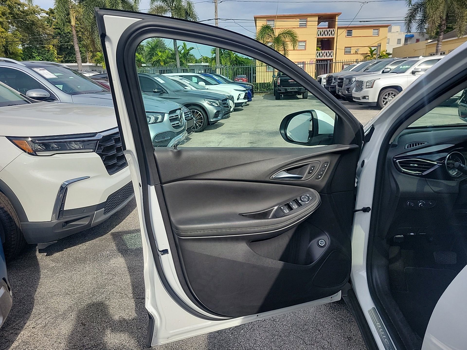 Used 2023 Buick Encore GX Essence w/ Experience Buick Package image 22