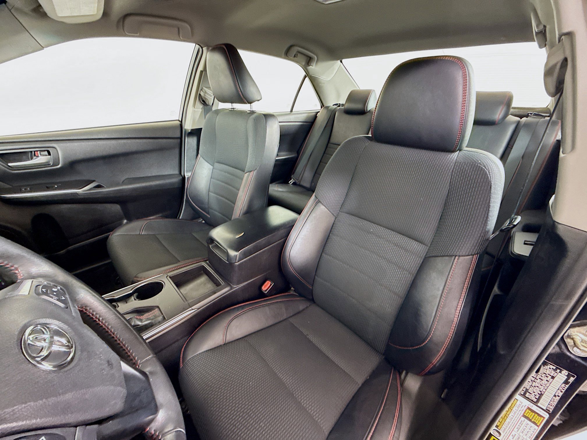 Used 2016 Toyota Camry SE image 11