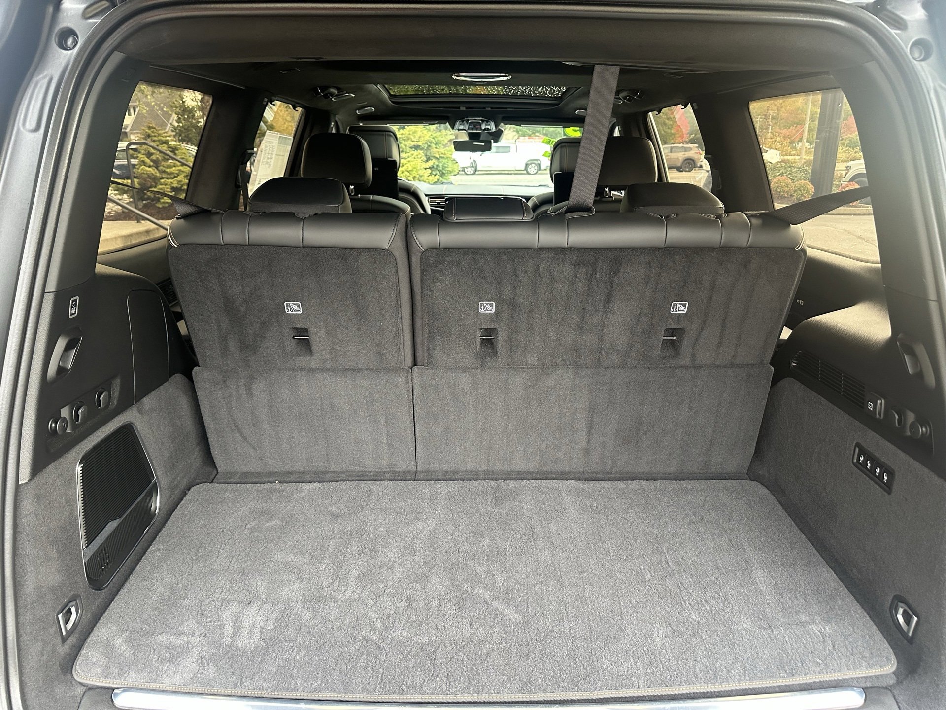 Used 2023 Jeep Grand Wagoneer Series III w/ Rear-Seat Entertainment Group image 25