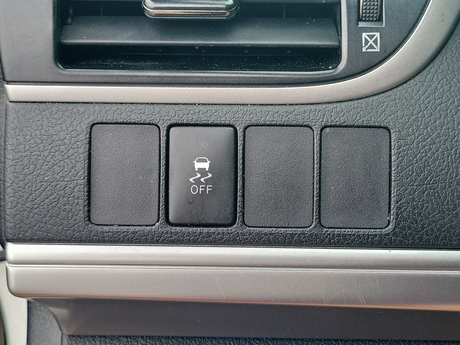 Used 2014 Toyota Camry SE w/ Moonroof Package FWD image 28
