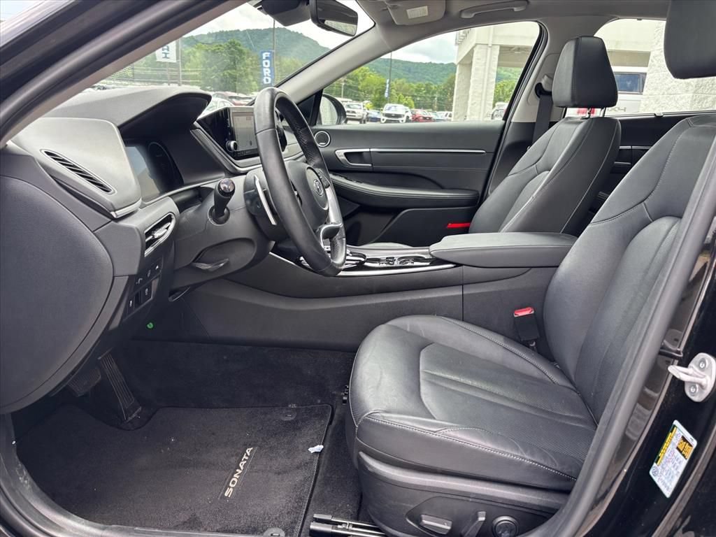 Used 2023 Hyundai Sonata Limited w/ Cargo Package FWD image 10