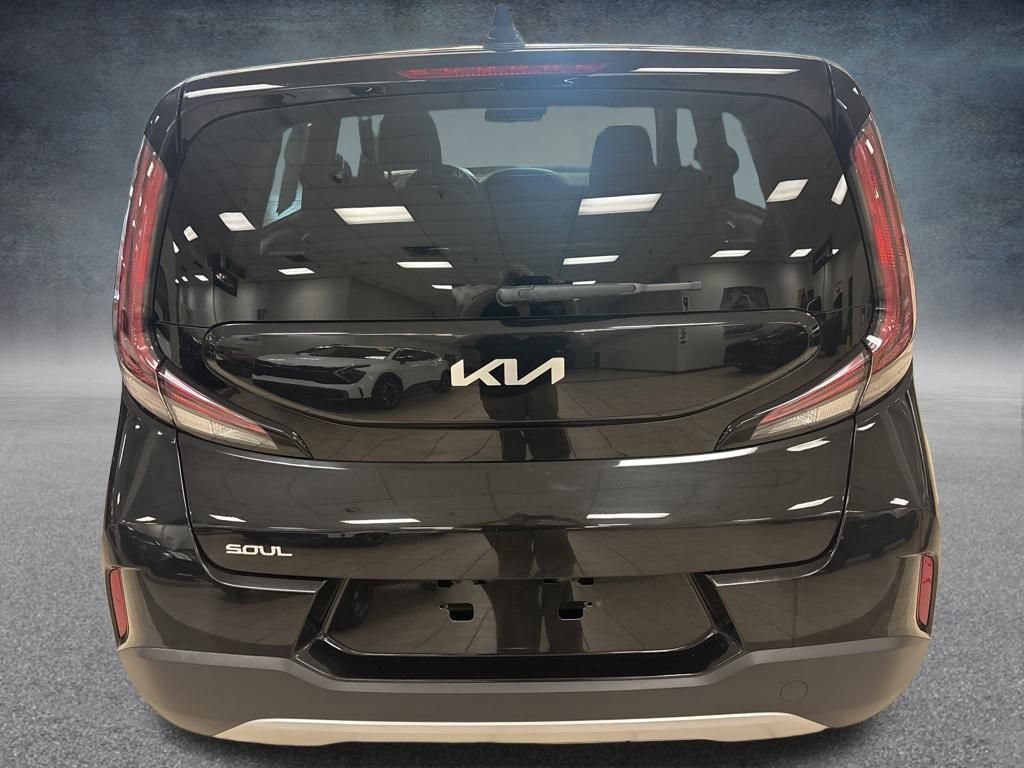 Used 2023 Kia Soul LX w/ LX Technology Package FWD image 5