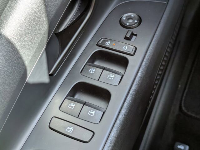 Used 2025 Hyundai Elantra Sport image 21