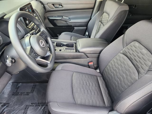 Used 2025 Nissan Pathfinder S FWD image 4