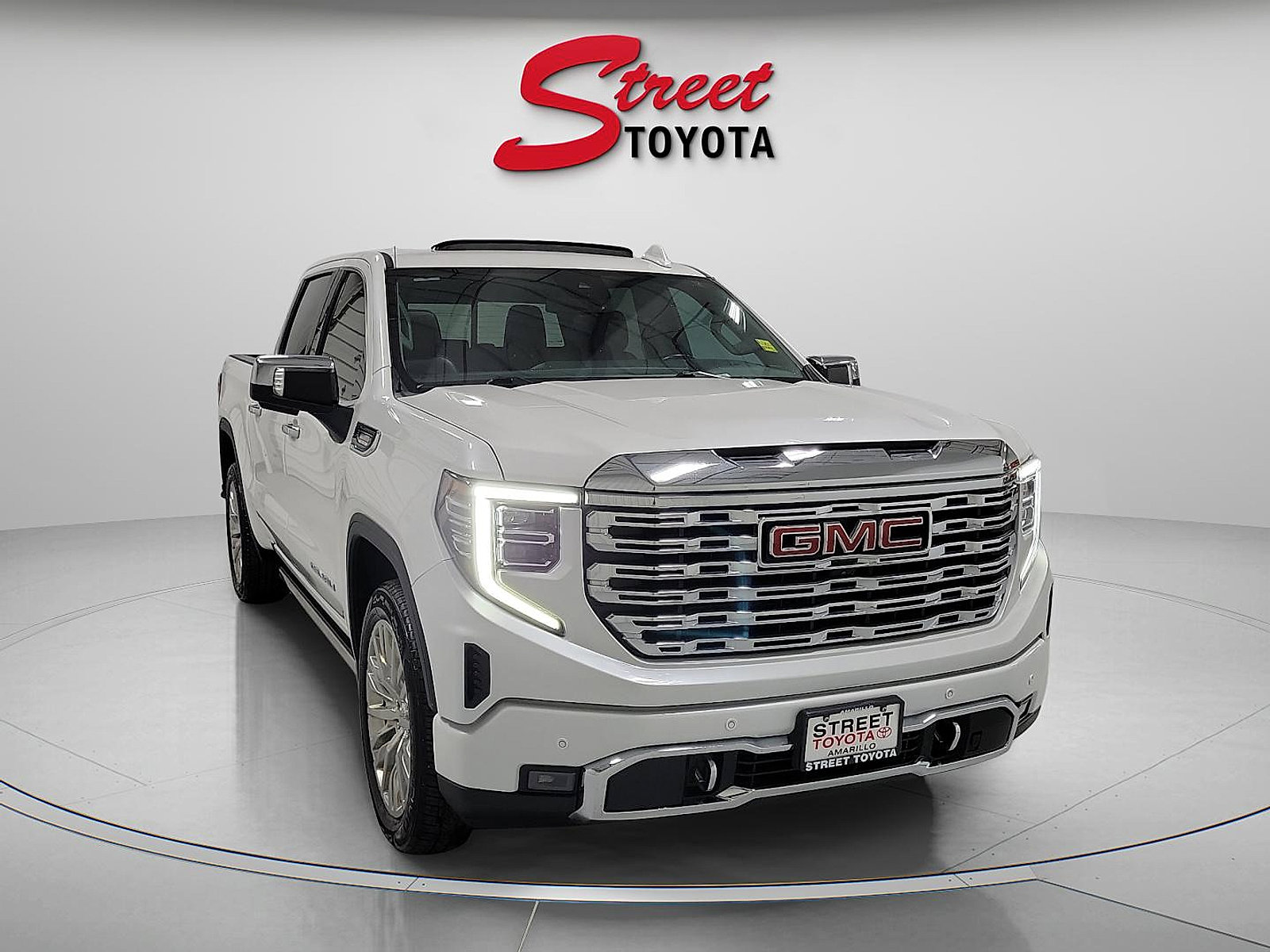 Used 2022 GMC Sierra 1500 Denali AWD/4WD image 3