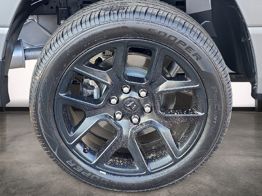 Used 2024 RAM 1500 Laramie AWD/4WD image 7