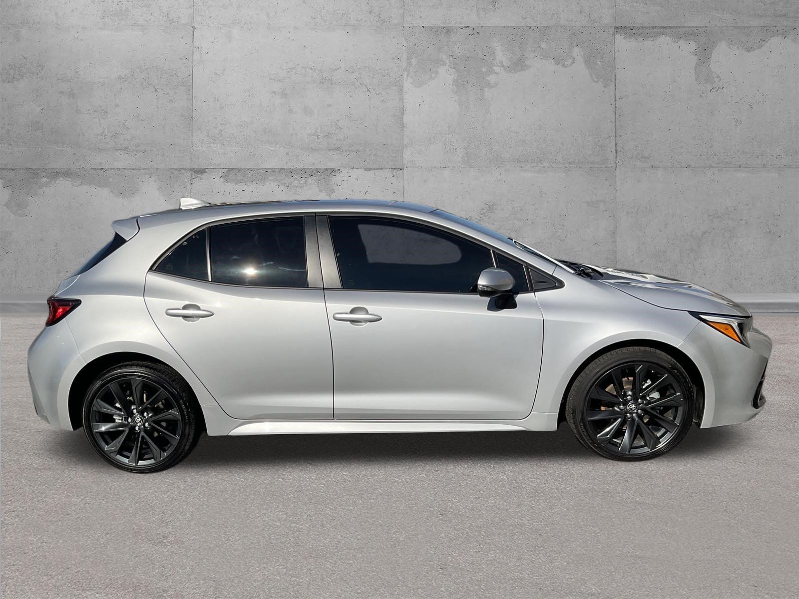 Used 2025 Toyota Corolla XSE FWD image 2