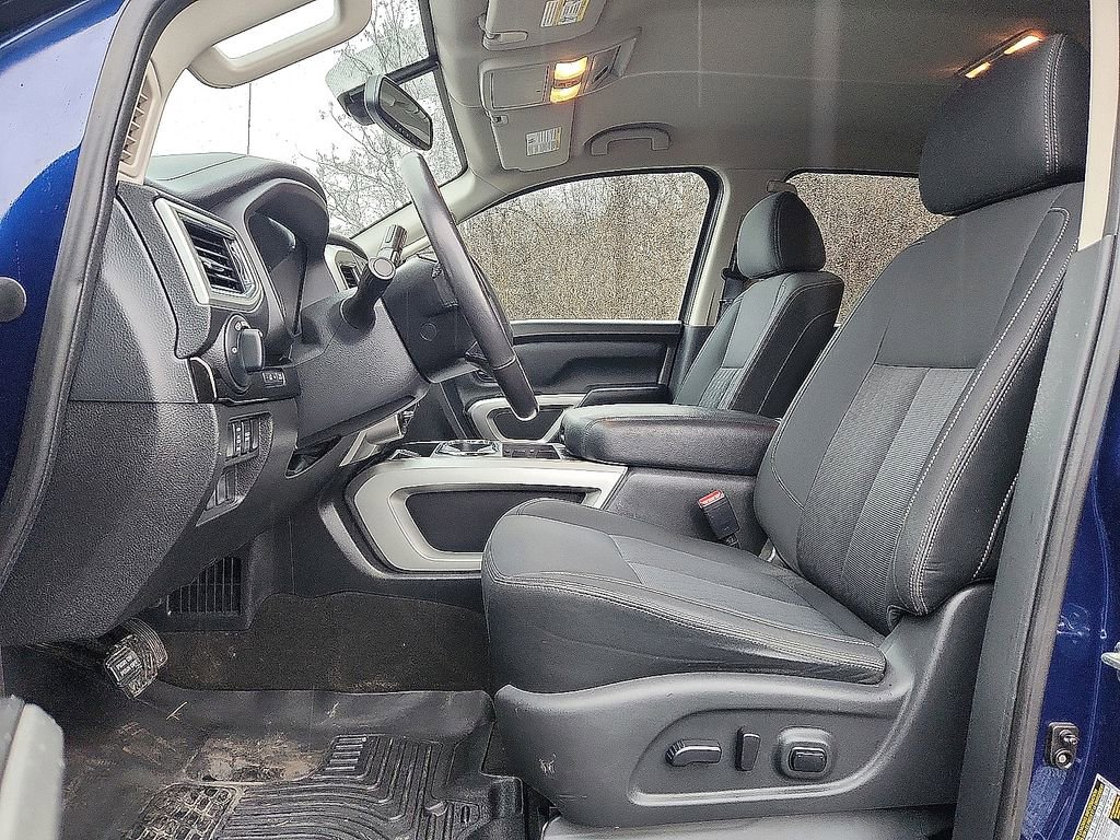Certified 2018 Nissan Titan SV w/ SV Convenience Package image 14