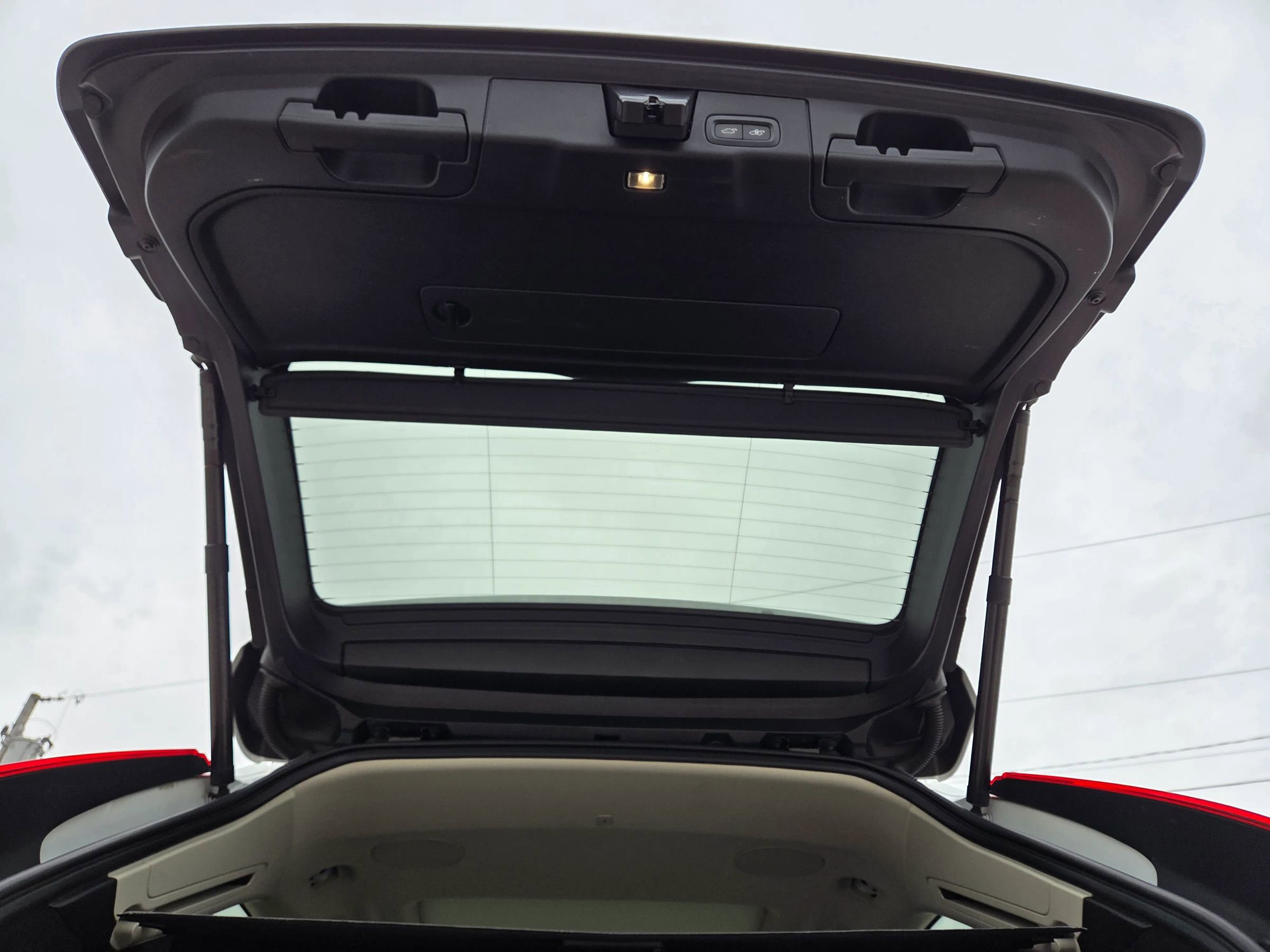 Used 2018 Volvo XC60 T8 Inscription w/ Advanced Package image 22