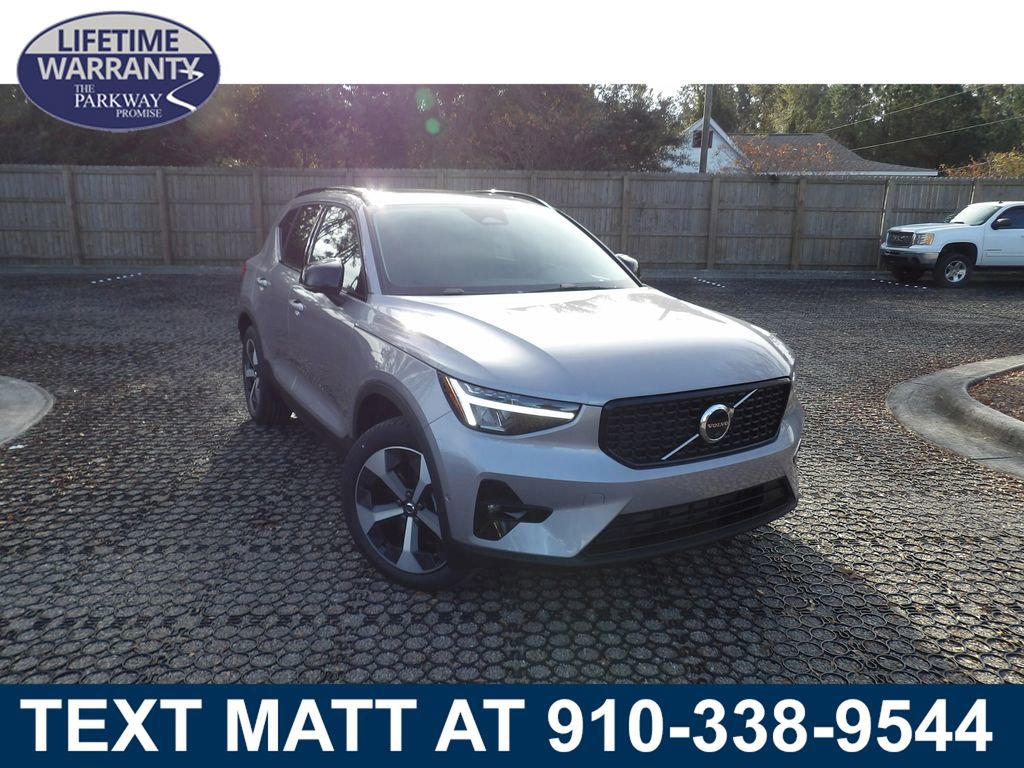 New 2026 Volvo XC40 B4 Plus FWD video 1