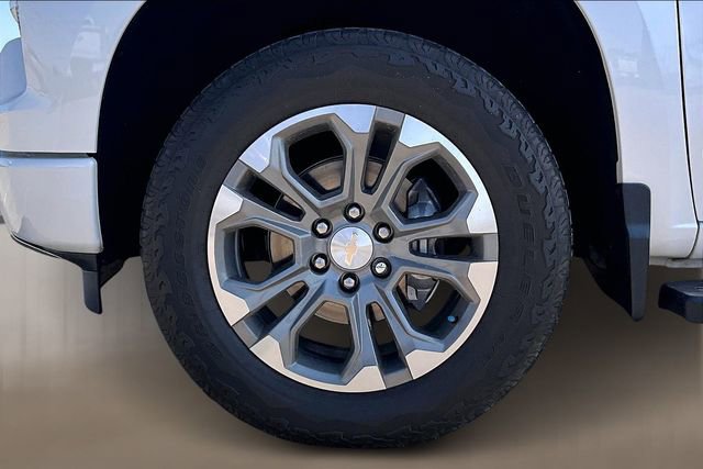 Used 2024 Chevrolet Silverado 1500 High Country w/ Technology Package AWD/4WD image 8