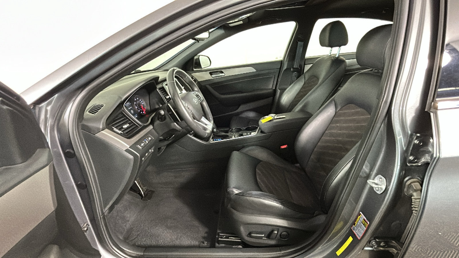 Used 2018 Hyundai Sonata Sport w/ Tech Package 05 FWD image 14