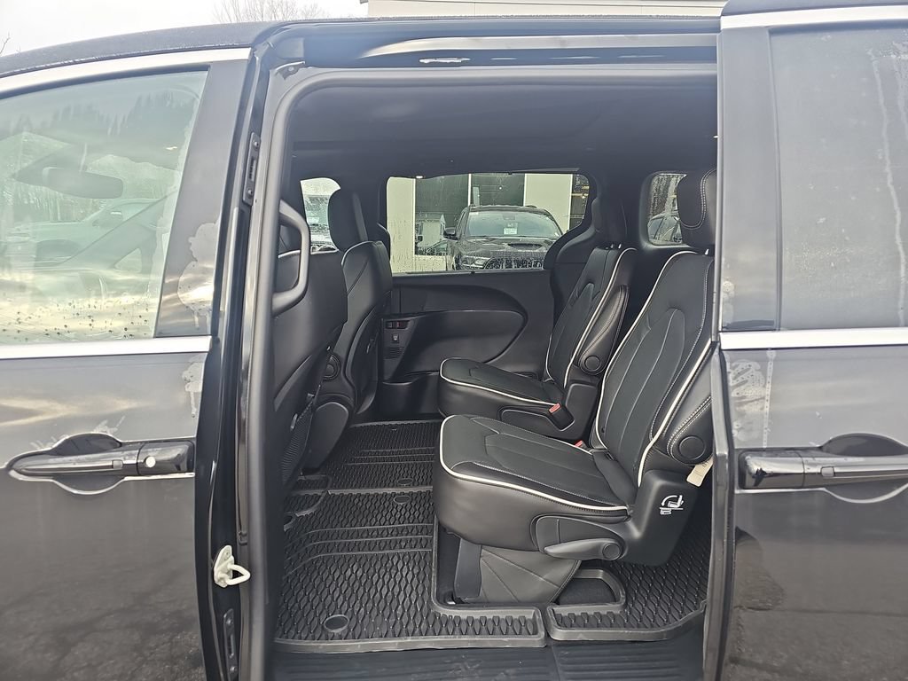 New 2026 Chrysler Pacifica Limited AWD/4WD image 29