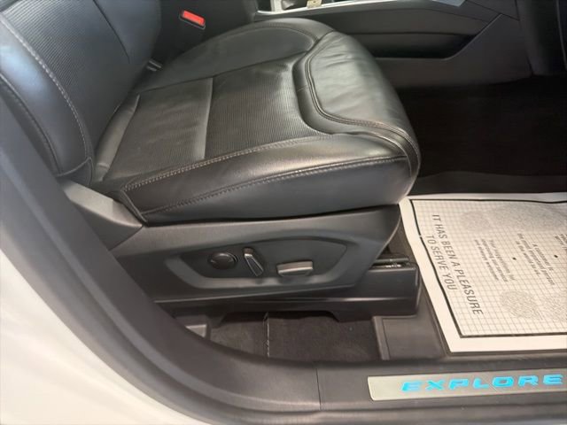 Used 2022 Ford Explorer Platinum w/ Technology Package AWD/4WD image 19