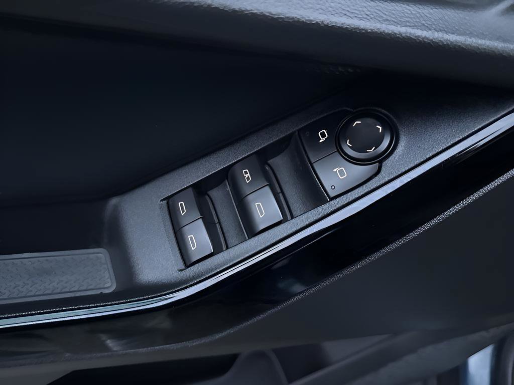 Used 2025 Chevrolet Equinox LT w/ Safety and Technology Package image 14