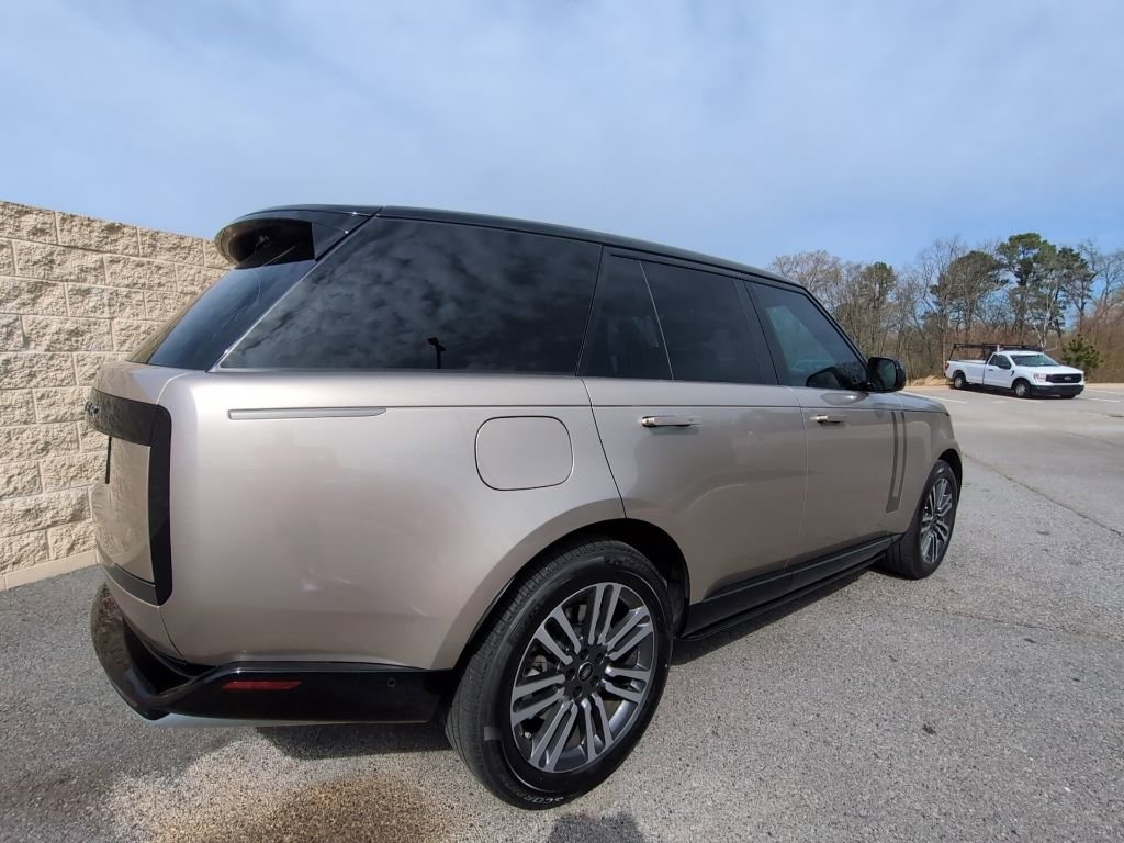 Used 2025 Land Rover Range Rover SE AWD/4WD image 4