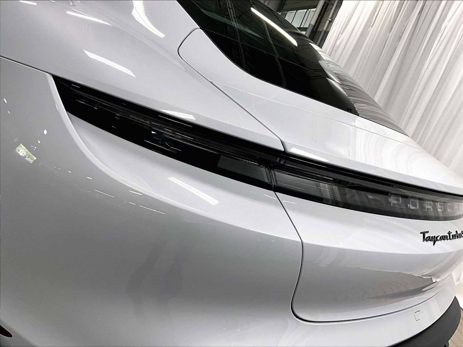 Used 2022 Porsche Taycan Turbo S image 35