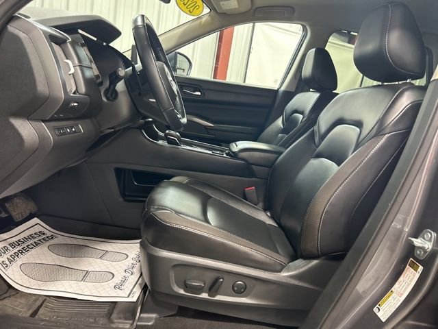 Used 2023 Nissan Pathfinder SL w/ Black Appearance Package image 12
