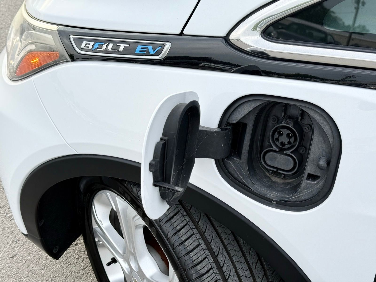 Used 2018 Chevrolet Bolt LT FWD image 13