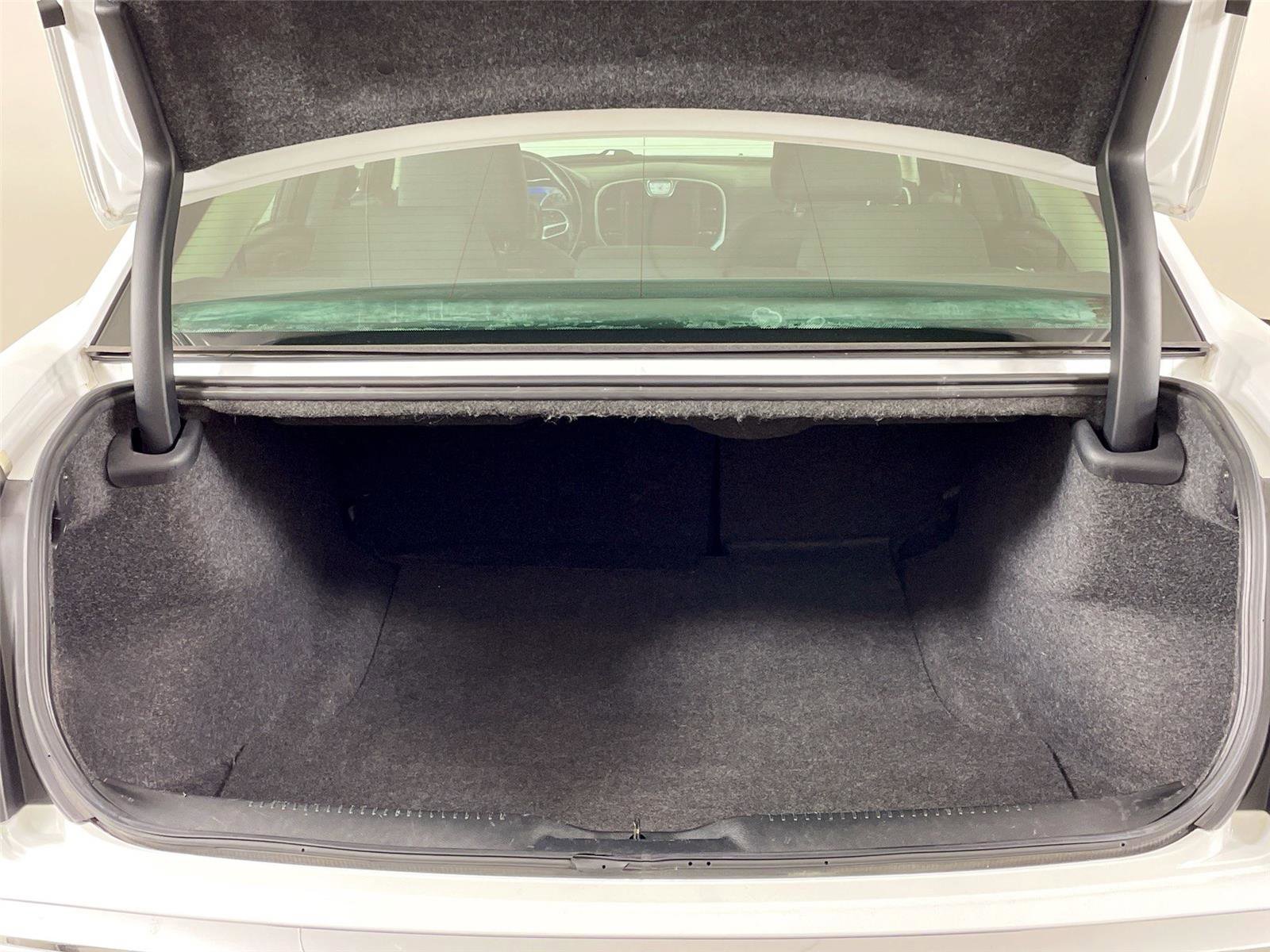 Used 2018 Chrysler 300 Touring image 25