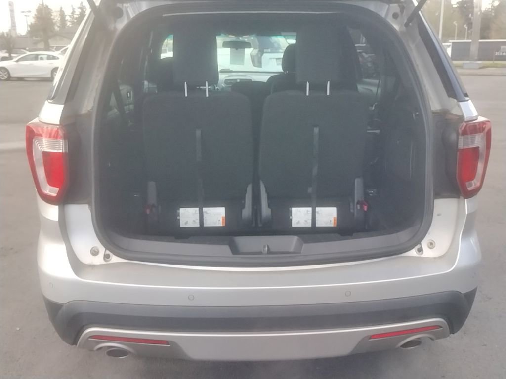 Used 2016 Ford Explorer XLT image 11