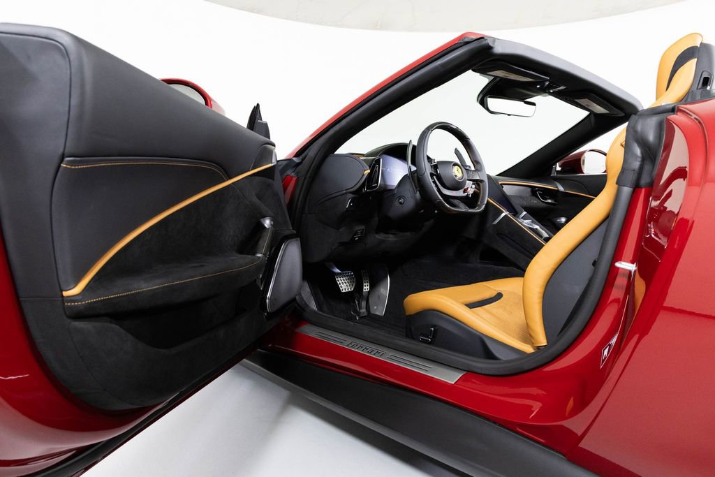 Used 2024 Ferrari Roma Spider image 31