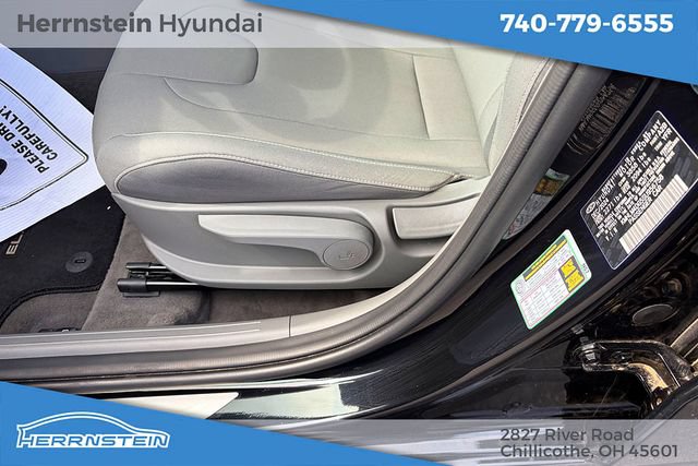 Certified 2025 Hyundai Elantra Sport FWD image 9