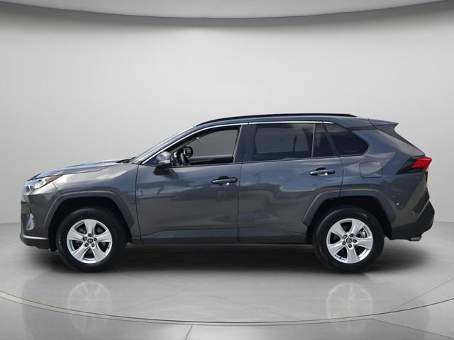 Used 2021 Toyota RAV4 XLE w/ Convenience Package FWD image 3