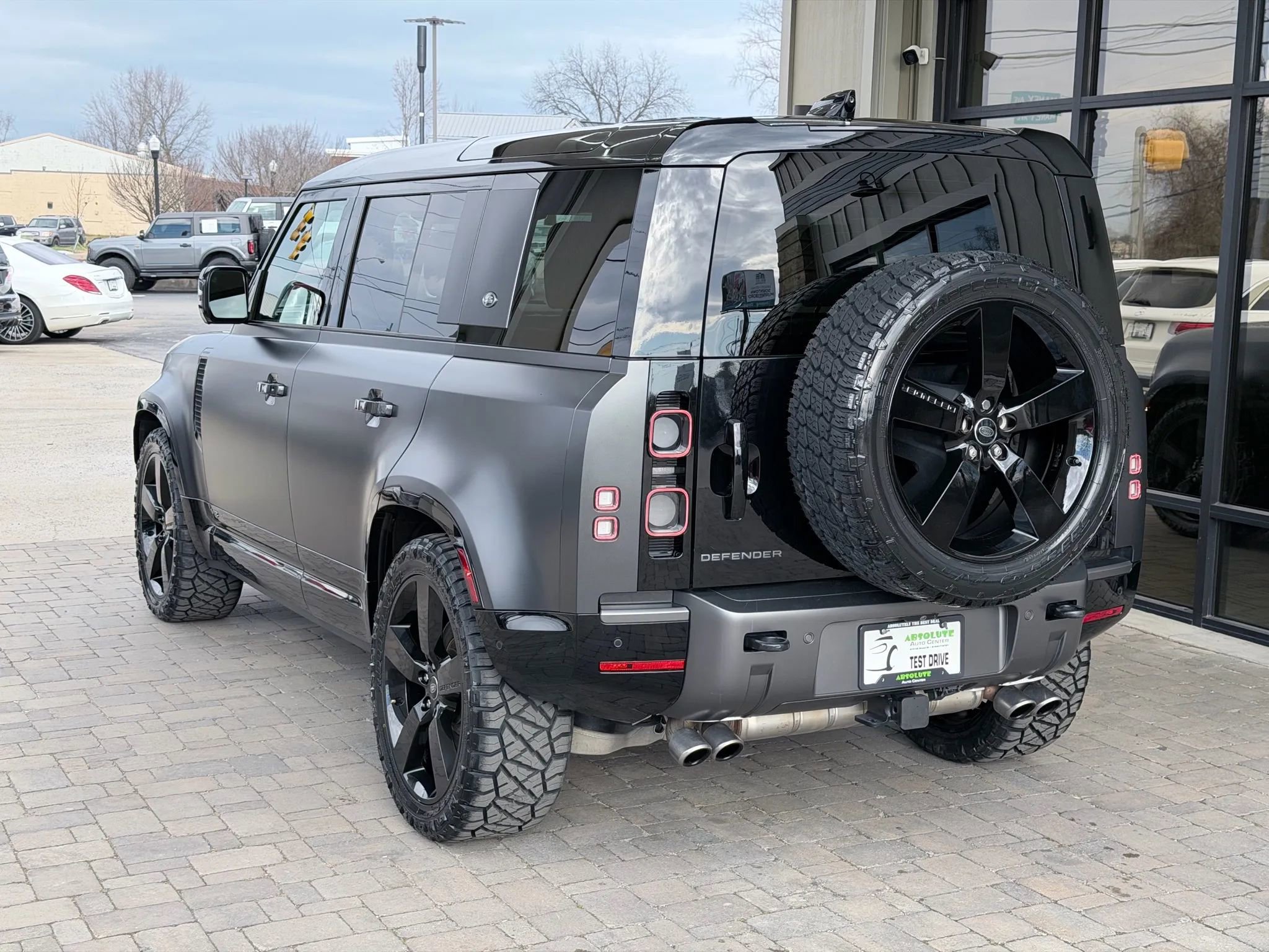 Used 2023 Land Rover Defender 110 V8 image 70
