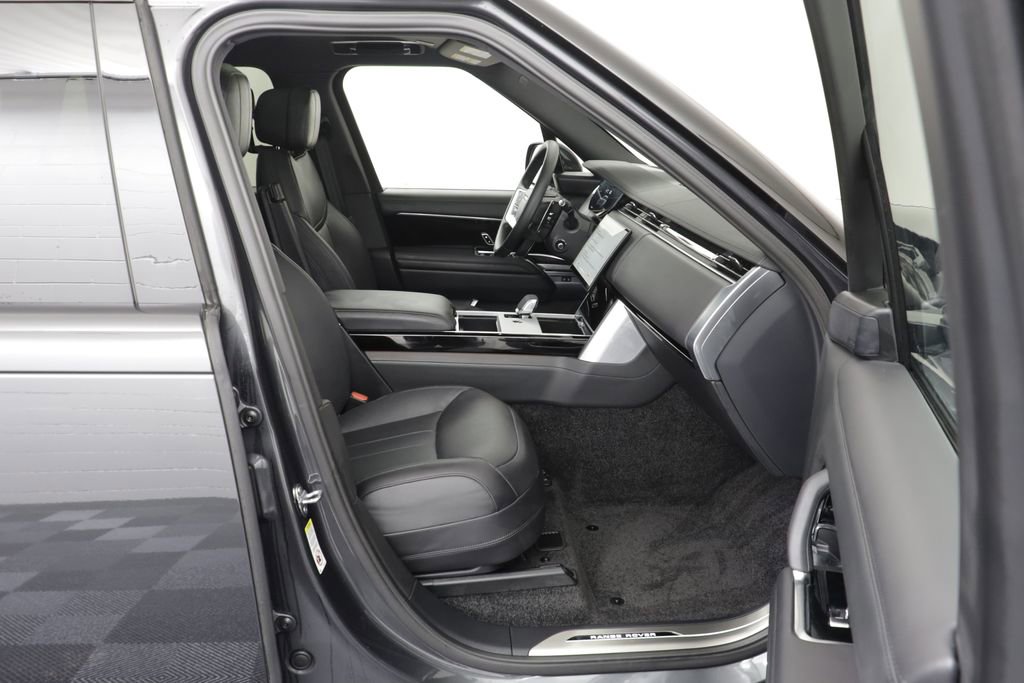 Used 2025 Land Rover Range Rover SE image 21